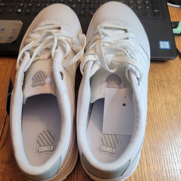 Man's Sneaker - Picture 3 of 7